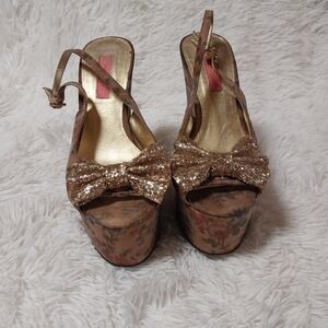 Vintage floral Betsey Johnson platforms 7.5 cottagecore